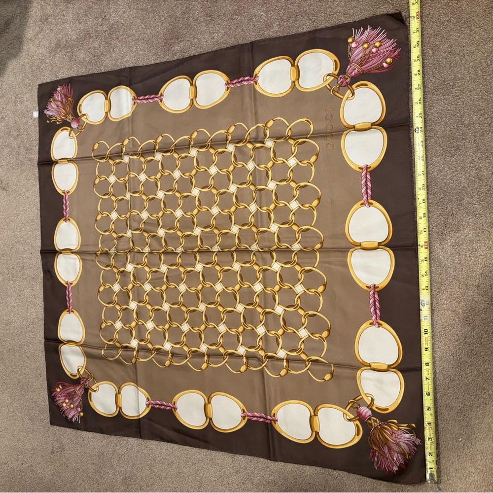 GUCCI Brown and Gold Chain Print Scarf - Picture 6 of 8